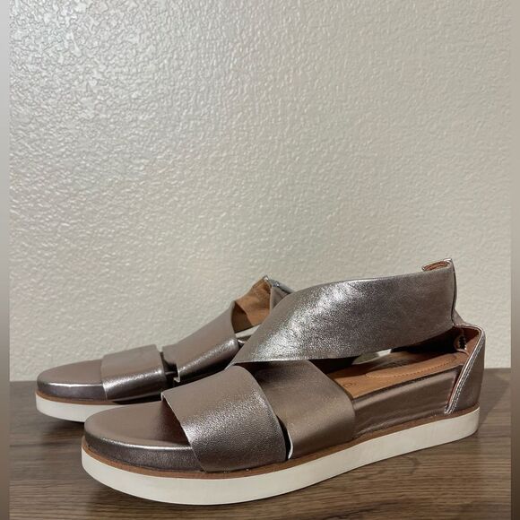 Bussola Silver and Tan Sandals - Picture 1 of 6